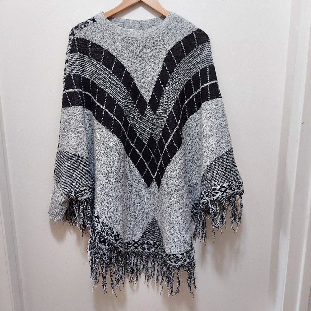 Cute poncho - Picture 1 of 3